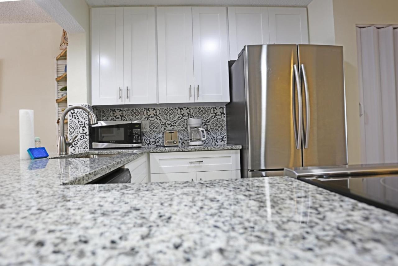 בריידנטון 4330 Shorewalk Lakeview Condo Close To Img And Beach מראה חיצוני תמונה